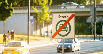 Znak oznaczający koniec strefy czystego transportu