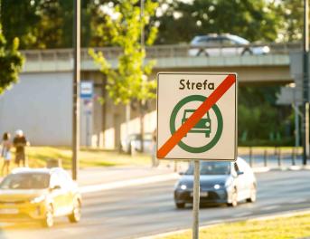 Znak oznaczający koniec strefy czystego transportu